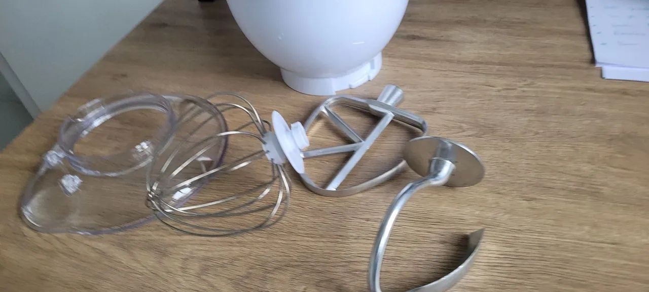 Batedeira  de Bolo Oster 127w bem conservadada - Foto 4
