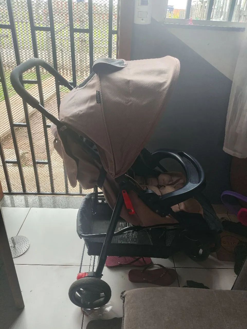 Carrinho de bebê usado 