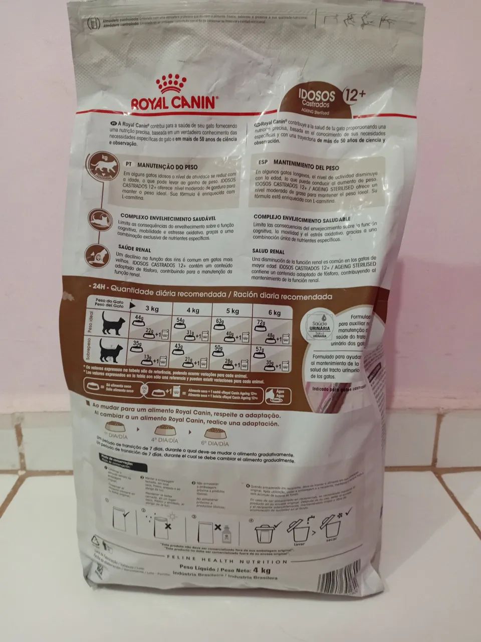 Ração para gatos idosos castrados Royal canin - Foto 2