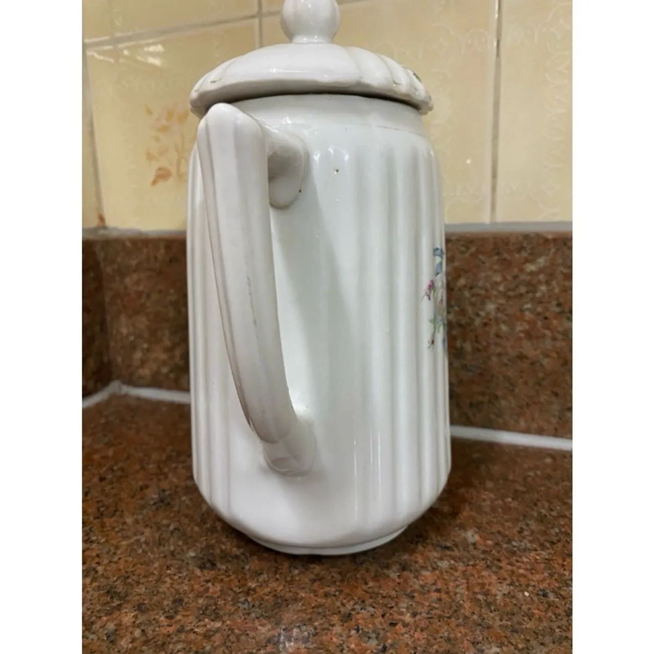 Bule antigo e raro  com cena floral em estilo da decada 50/60. - Foto 2