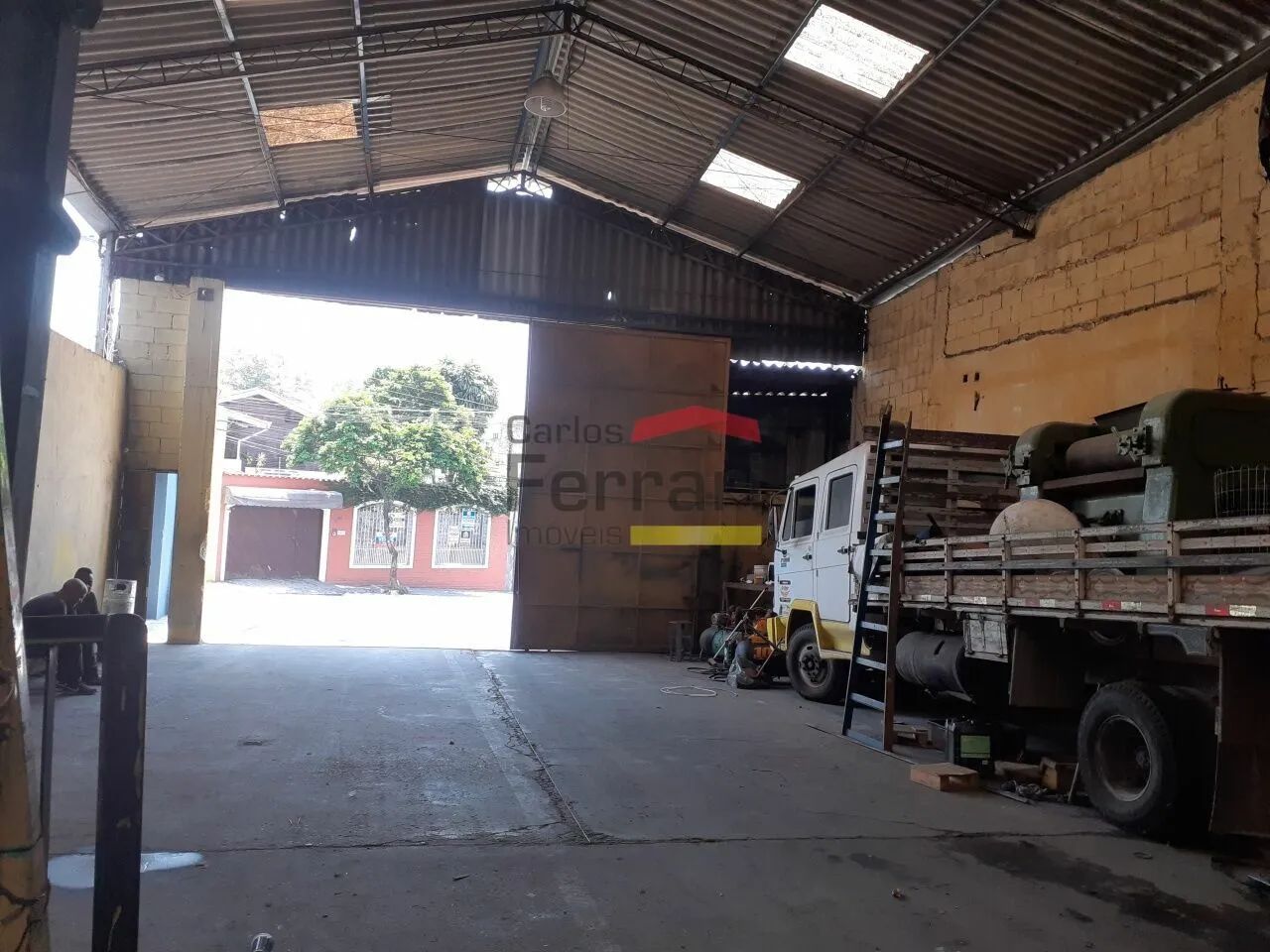 Galpão/1.200 Metros Quadrados