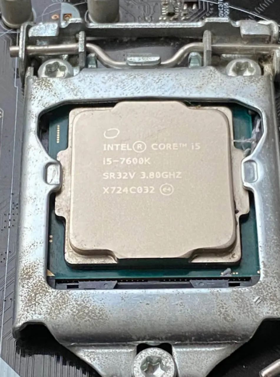 Placa mãe B150M PRO4S DDR4 4 Slots de memória Processador I5-7600K 3.80GHZ