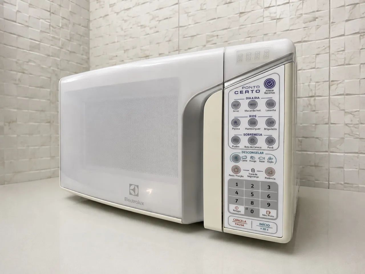Microondas Eletrolux 31L Branco - Foto 2