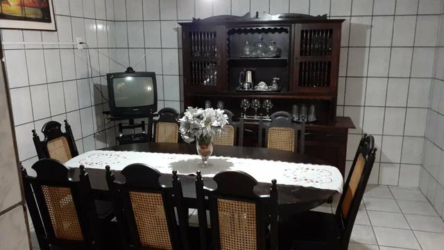 Cuzinha antiga arca mais uma mesa com 8 cadeiras