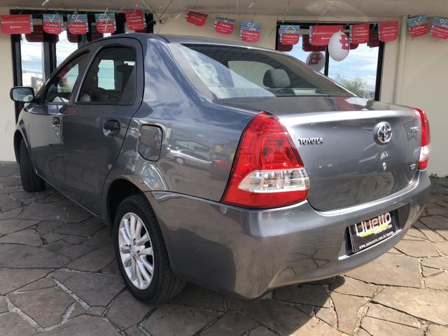 Toyota Etios X 1.5 Sedan 2013 - Foto 13