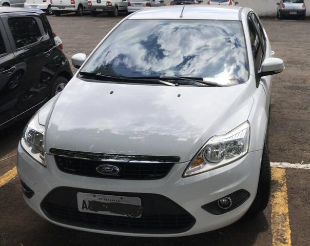 Vendo Focus 1.6 Hatch COMPLETO + multimídia - Foto 4