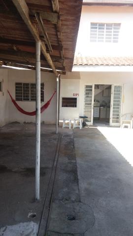 Sobrado em Pinhais vendo ou troco por casa térrea ou apartamento - Foto 2