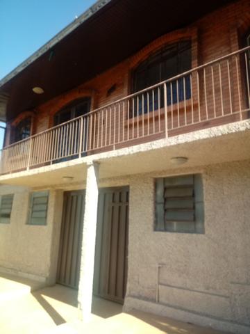 Alugo casa