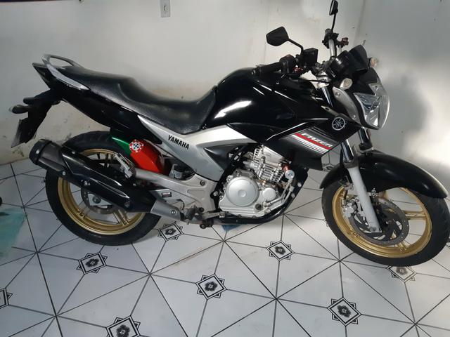 Vendo essa linda moto ,está em dias Pnel bom kit transmissão trocado óleo filtros está top