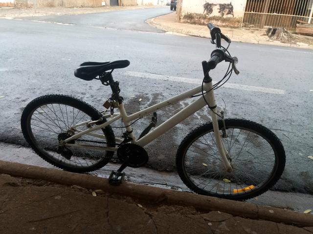 Vende-se uma bicicleta