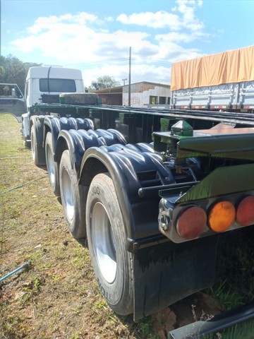 PORTA CONTAINER 20 PÉS 03 EIXOS.