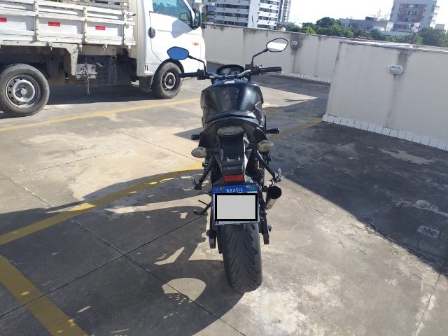 SUZUKI GSR 750