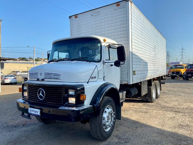 MB 1313 TRUCK COM RAMPA ELEVATÓRIA WAGNER VEÍCULOS