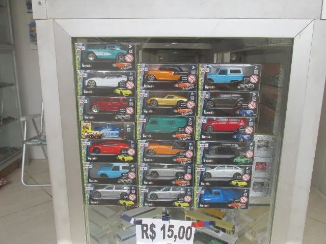 carros da maisto na embalagem 15 reais a  unidade - Foto 2
