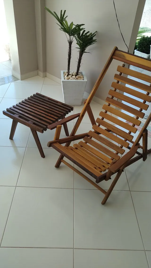 Conjunto Mesa 1,20 + 4 Cadeiras em Madeira de Lei - 2296