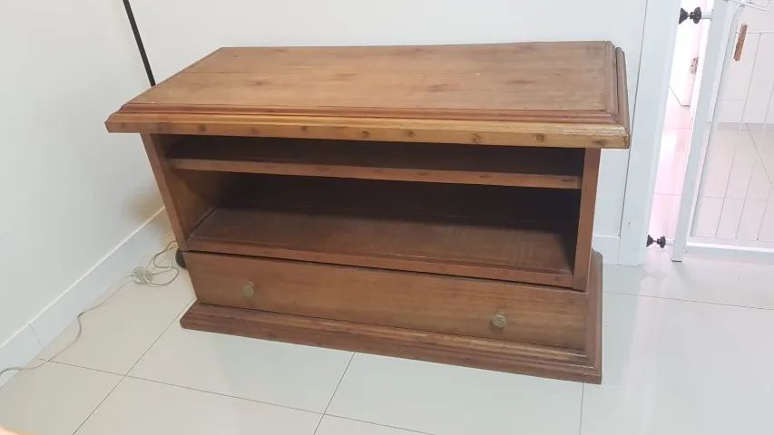 Rack rústico de madeira para TV