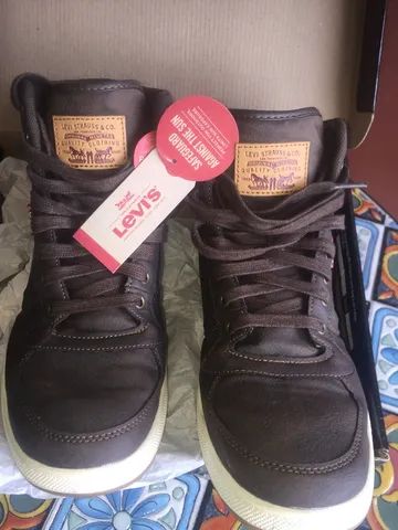 Bota Levis couro marrom