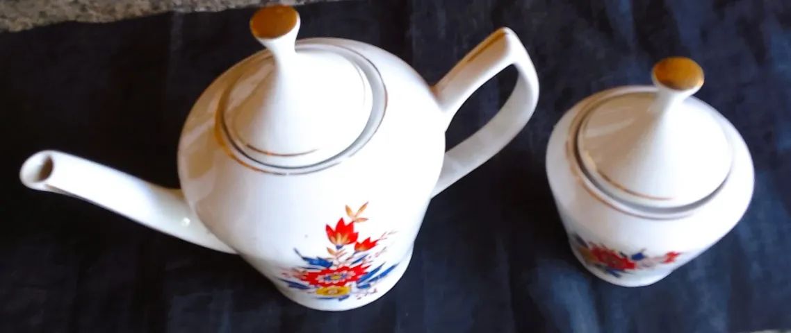 Porcelana Pozzani Bule e açucareiro Porcelana branca decoração floral *Descrição