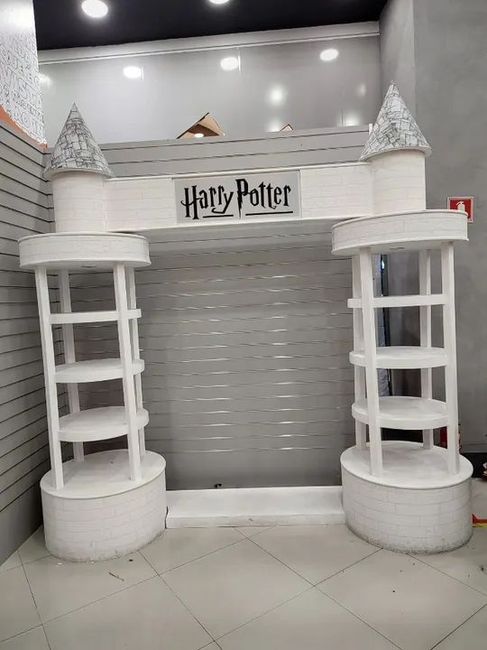 Expositores personalizados (HARRY POTTER, DC e MARVEL) para loja ou eventos