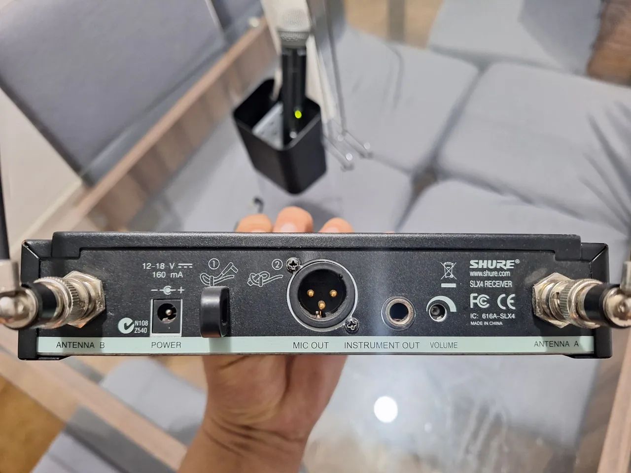 Microfone Sem Fio Shure SLX4 - Beta SM58 - Foto 4