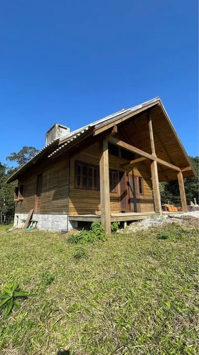 Sítio com casa de madeira em área verde - Foto 2
