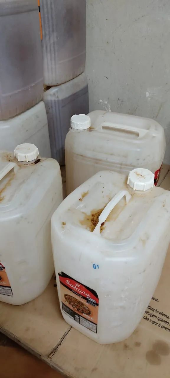 Vendo Bombonas plasticas 20L - Foto 3
