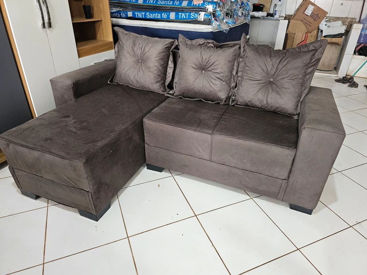 Sofá com chaise novo - Foto 2