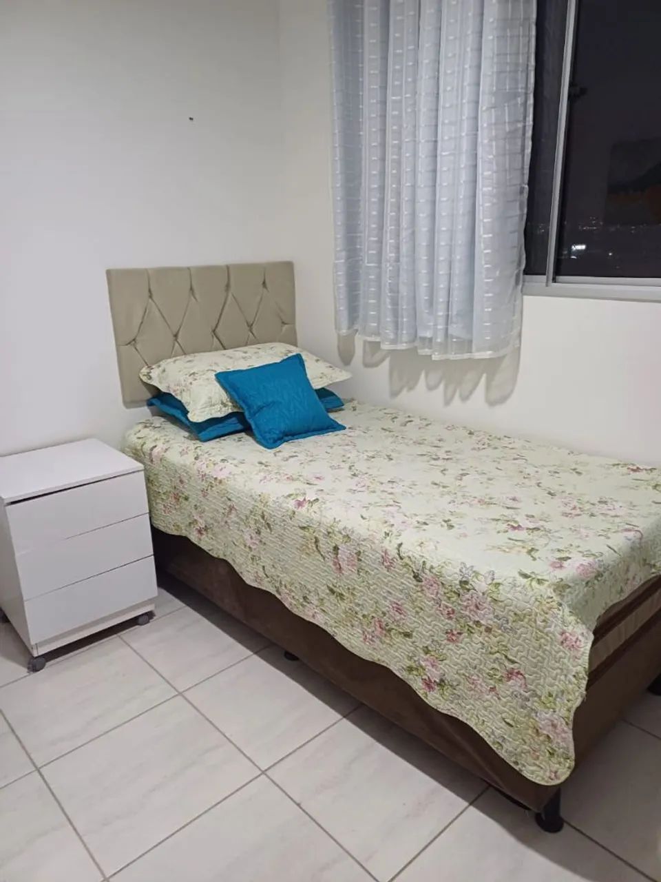 Quarto mobiliado  dentro de um Ap , Vaga feminina , tem piscina 