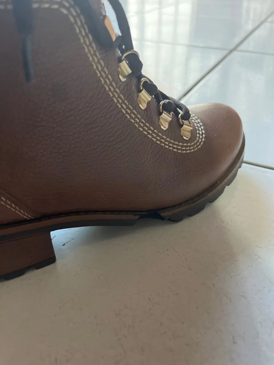 Botas de Couro Marrom c/ avaria no solado  - Foto 5