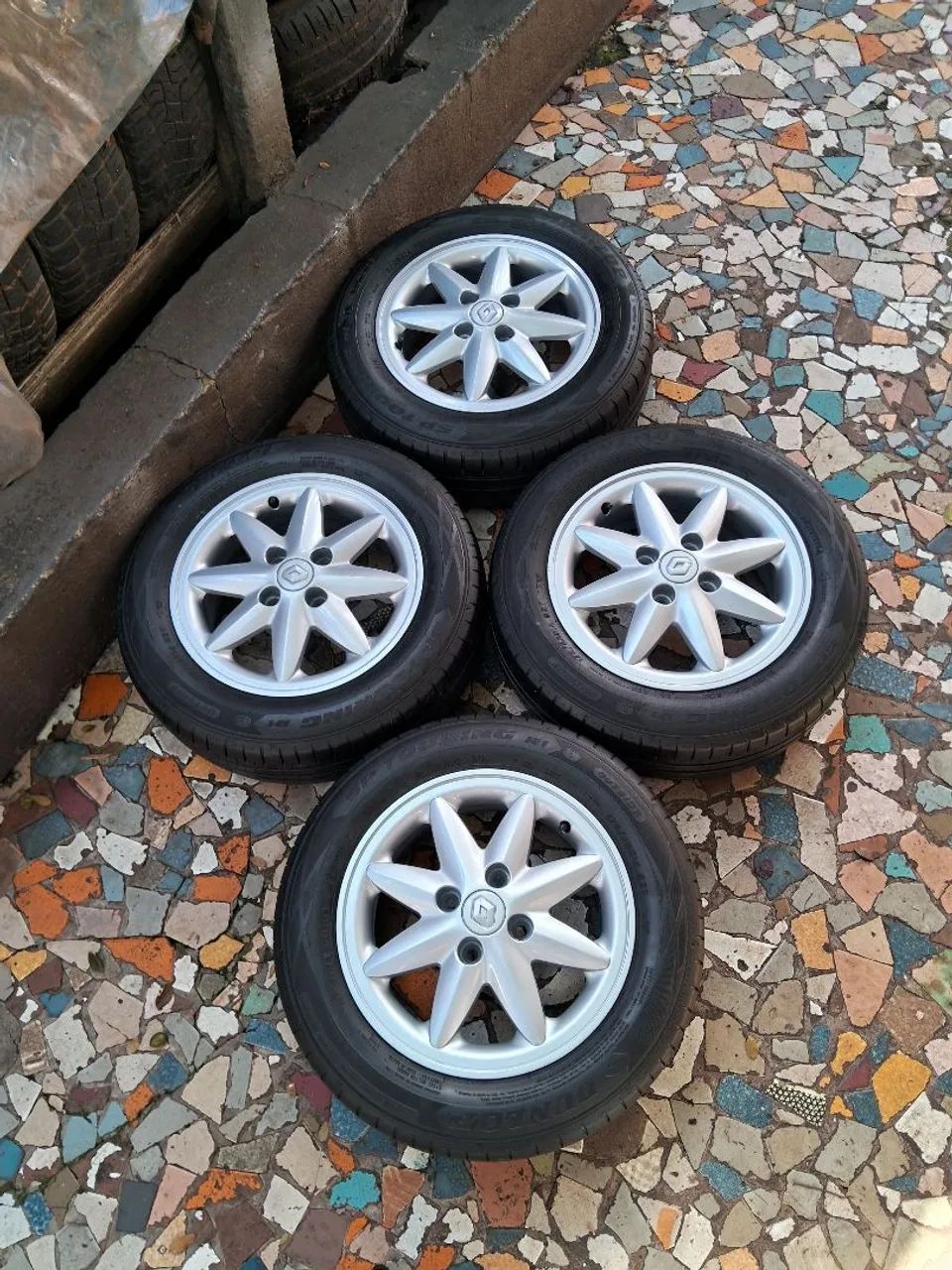 Jogo de rodas de liga leve aro 14/4 furos originais Renault Clio e outros  - Foto 3