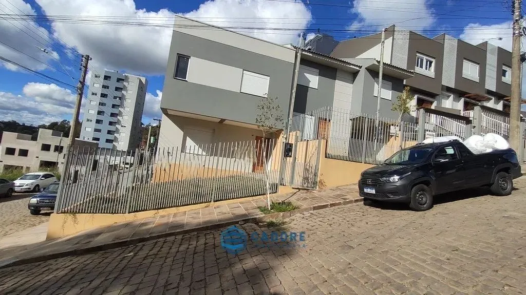 SOBRADO TRIPLEX TRÊS DORMITÓRIOS NO COLINA SORRISO
