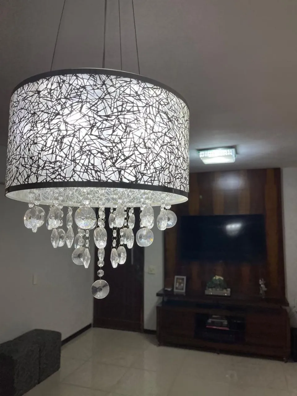 Lustre Moderno com Cristais (preço de cada um $370,) *