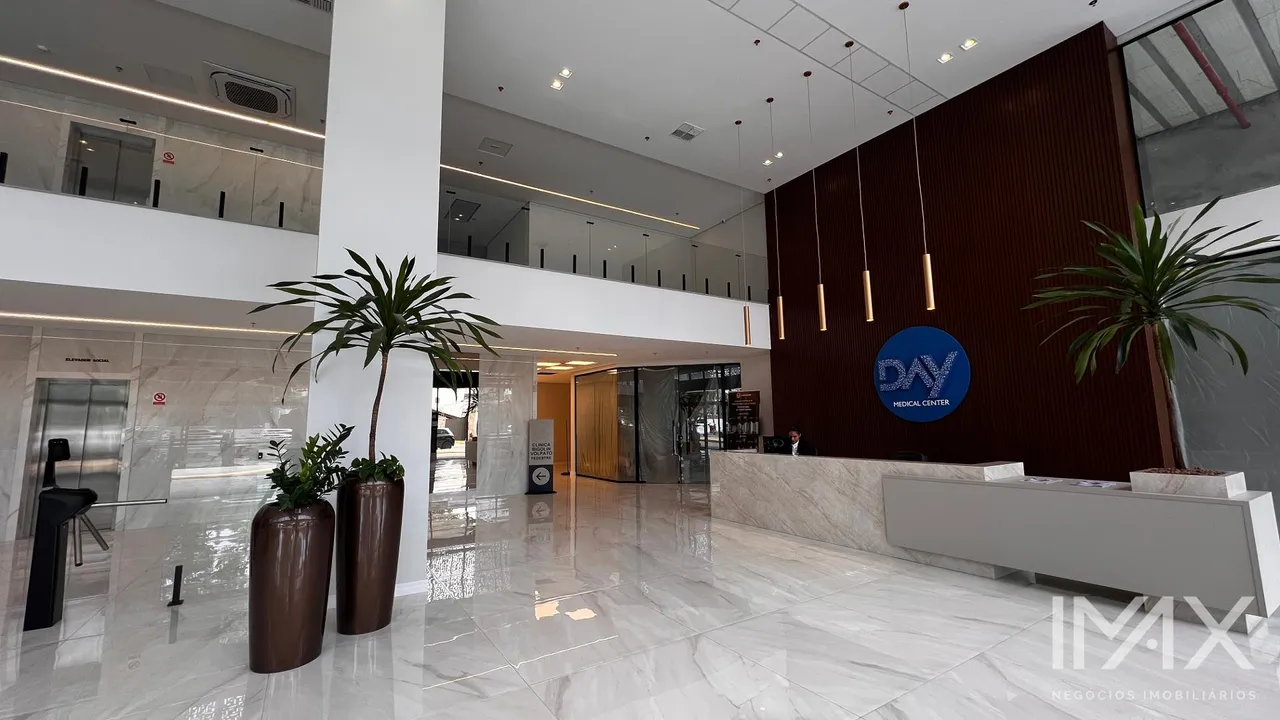 Sala para Consultório para locação no Day Medical Center, 41m2 por R 6.000,00 mês.