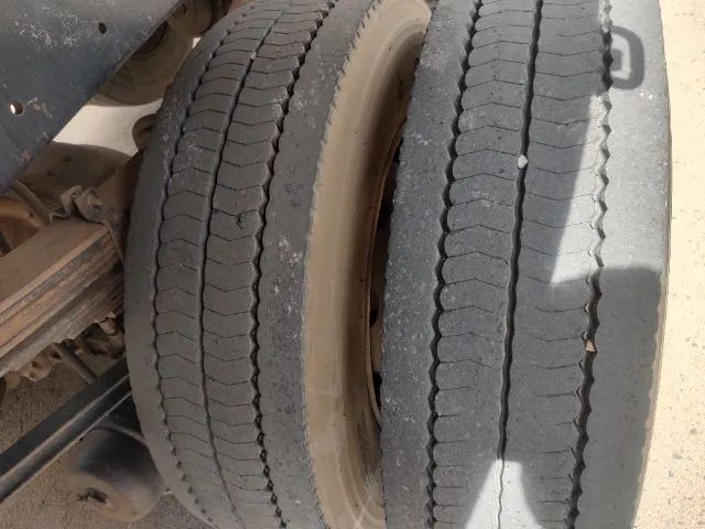 Vw 24250/11 cabine leito bitruck carroceria de madeira  - Foto 7