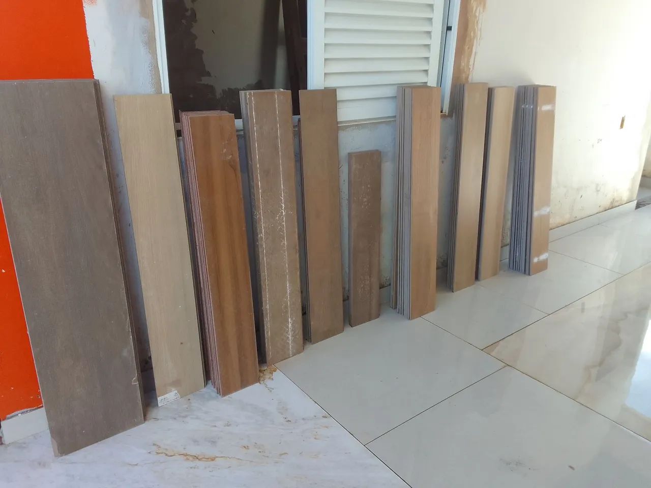 Porcelanato amadeirado tipo régua,5 reais cada peça 