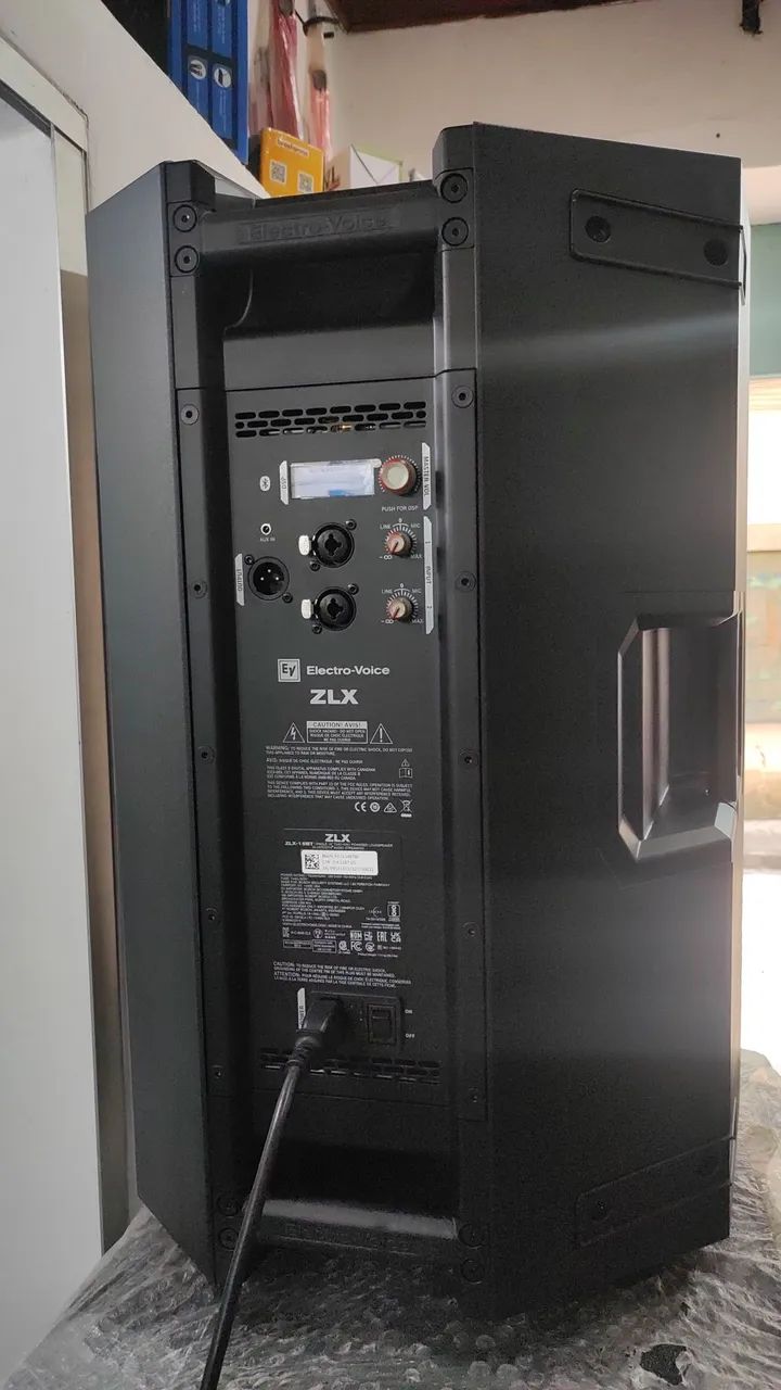 Caixa de Som eletro Voice zlx 15  - Foto 2