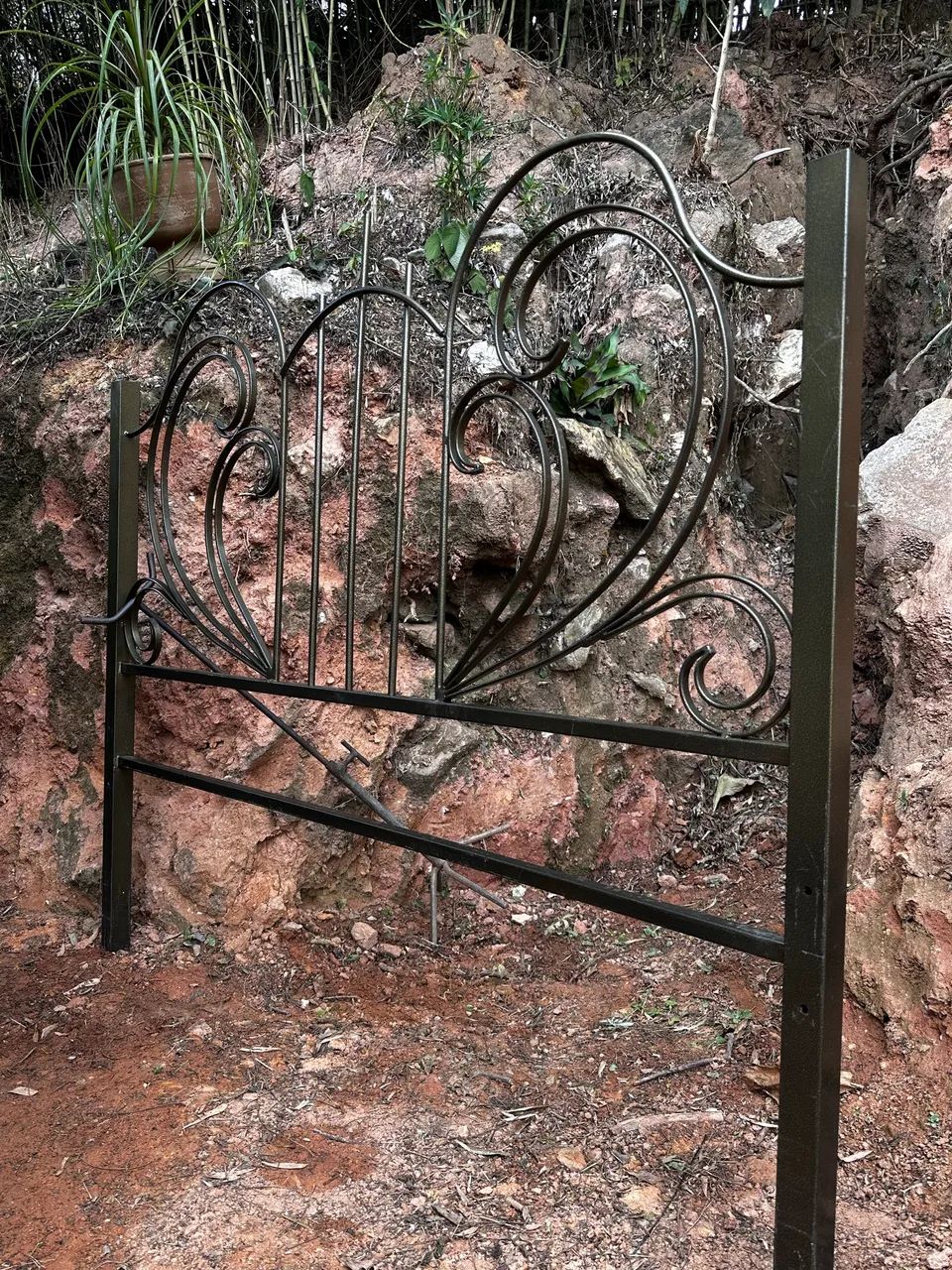 Cabeceira de ferro decorativa cor ouro envelhecido 