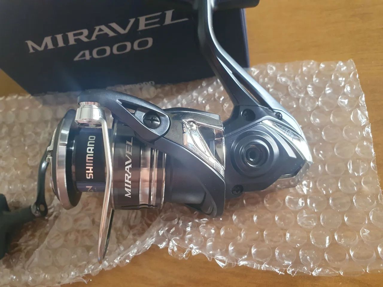 Molinete de Pesca Shimano Miravel 4000 Novo - Foto 3