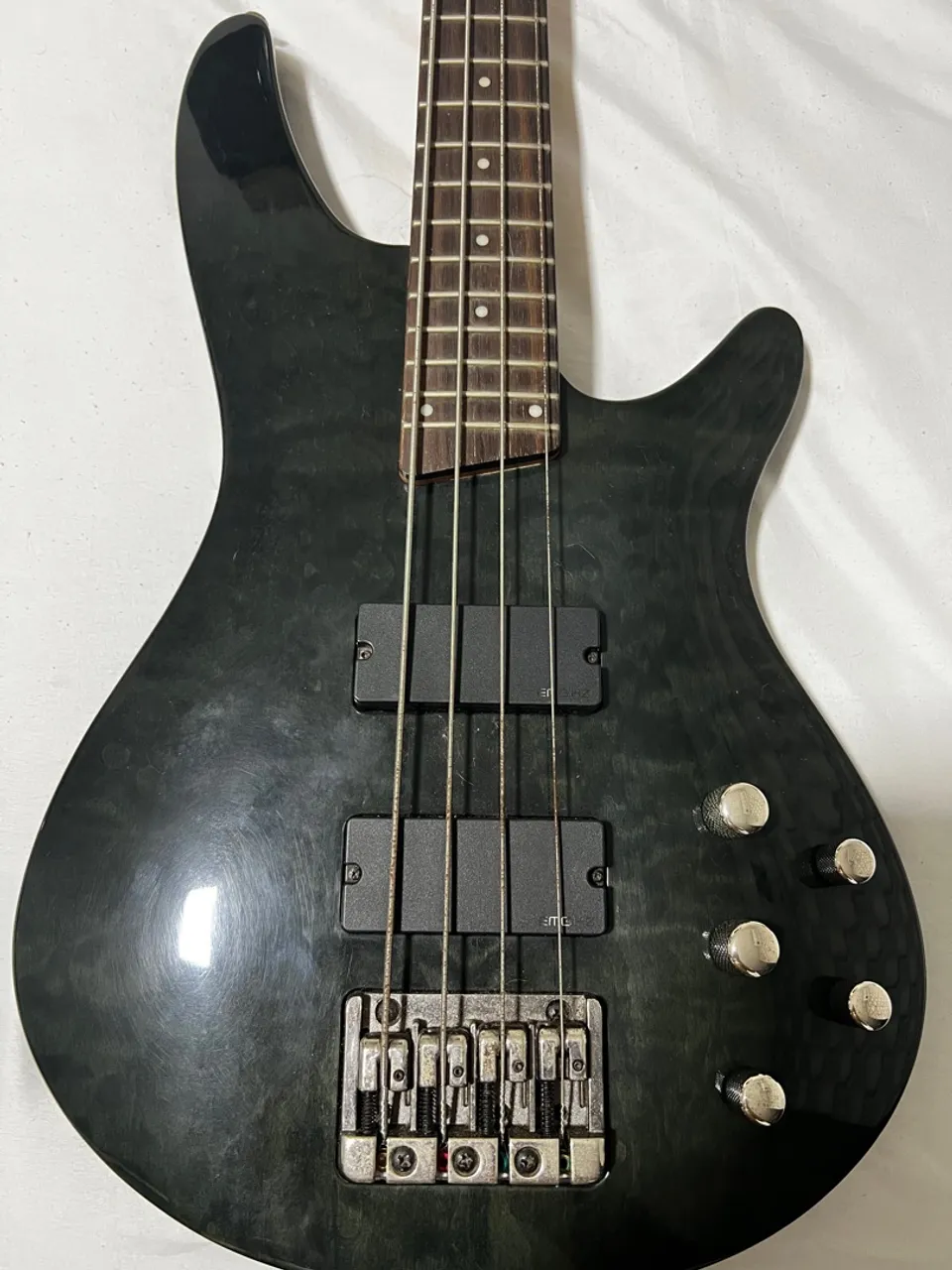 Baixo Elétrico Ativo - 4 Cordas - Extremamente conservado