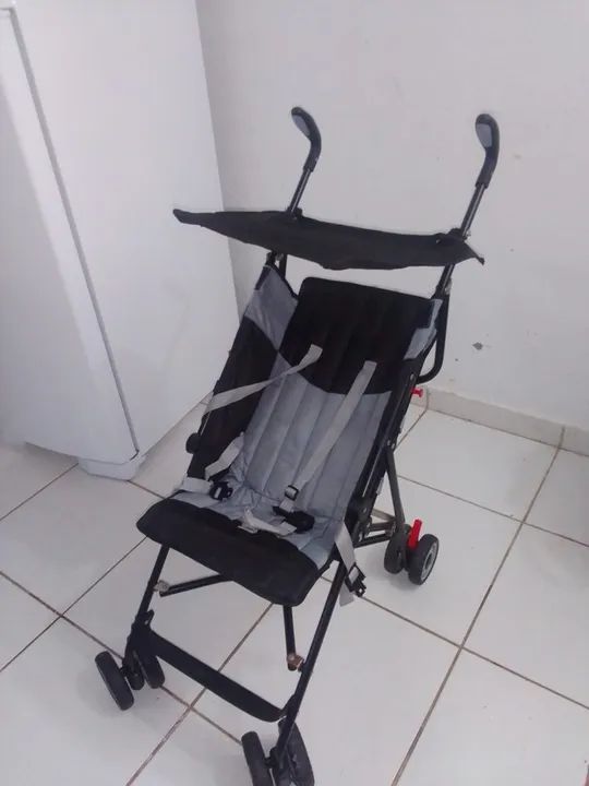 Carrinho de bebê dobrável - leve e prático