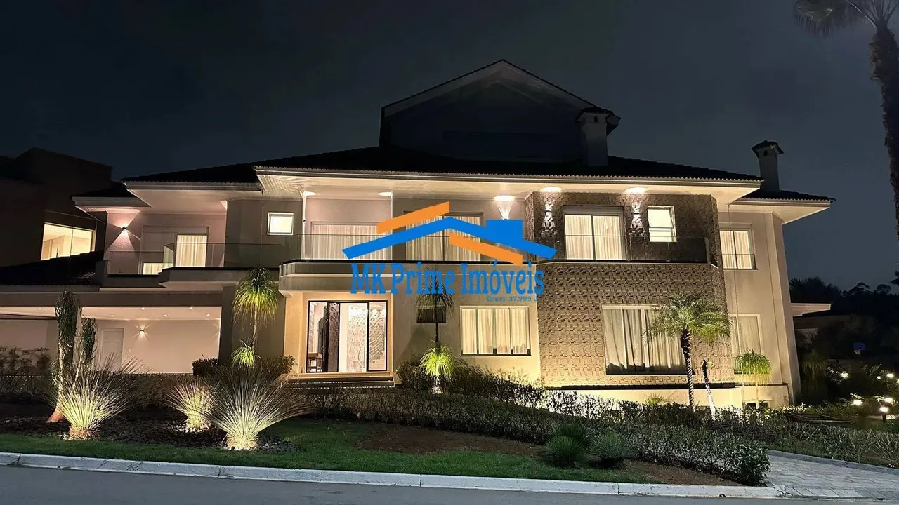 Casa em Condomínio com 5 Suítes para Locação no Tamboré 2.