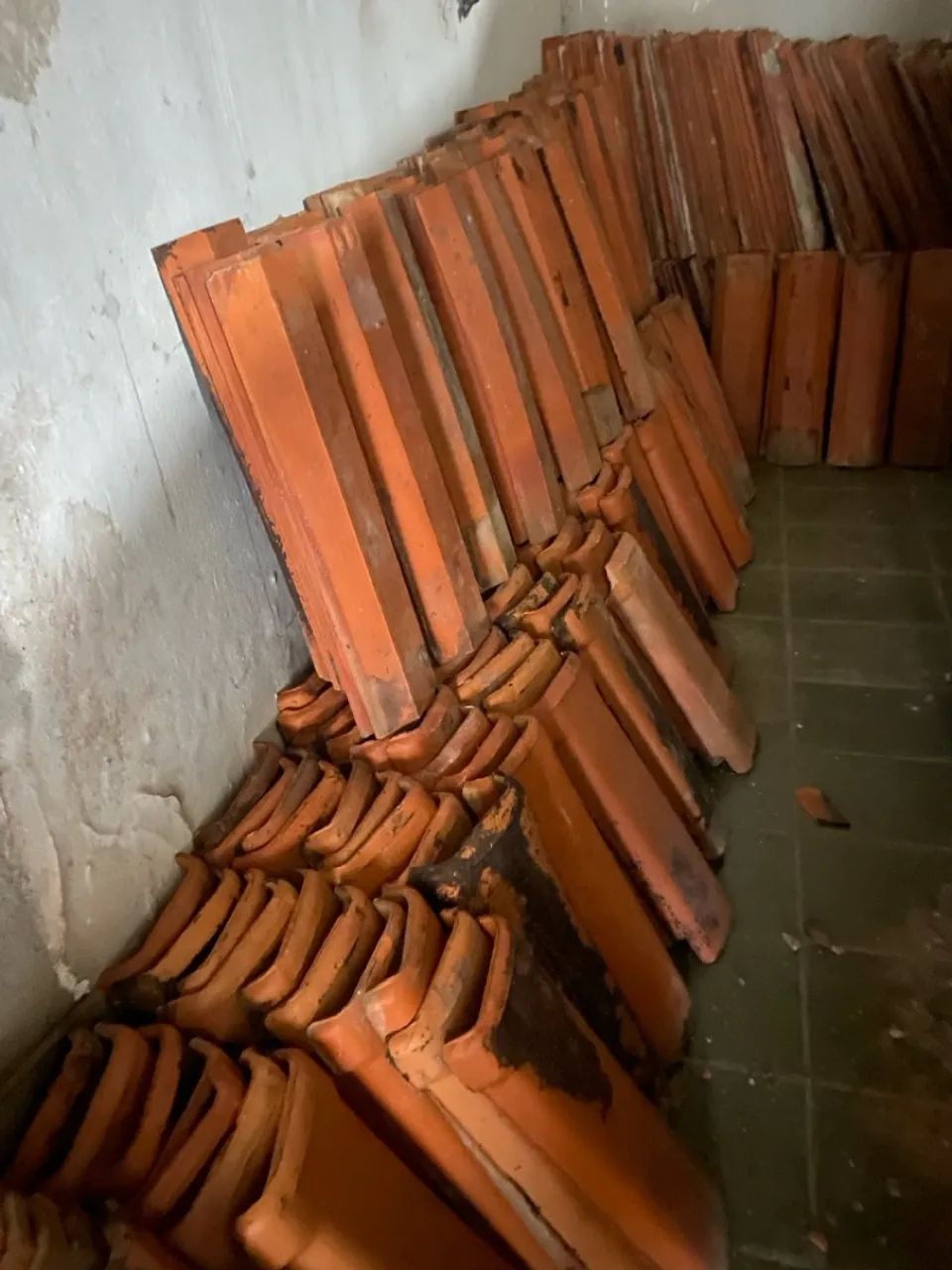Vende-se 1.500 telhas  de Barros  usado  se encontra no bairro união  - Foto 3