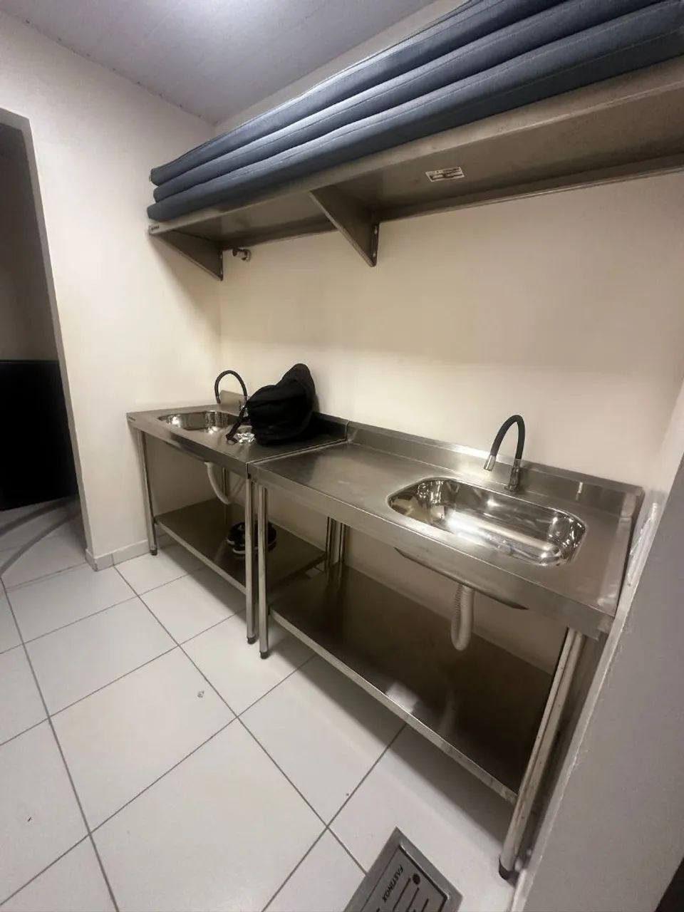 Bancada em inox com pia
