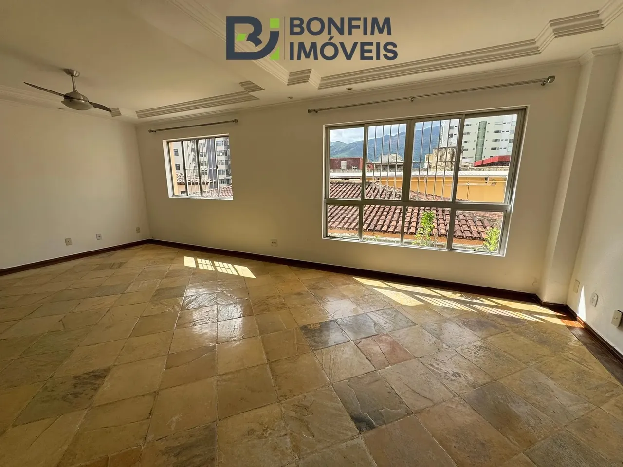 Apartamento Amplo, Todo Sol da Manhã no Bairro Esplanadinha