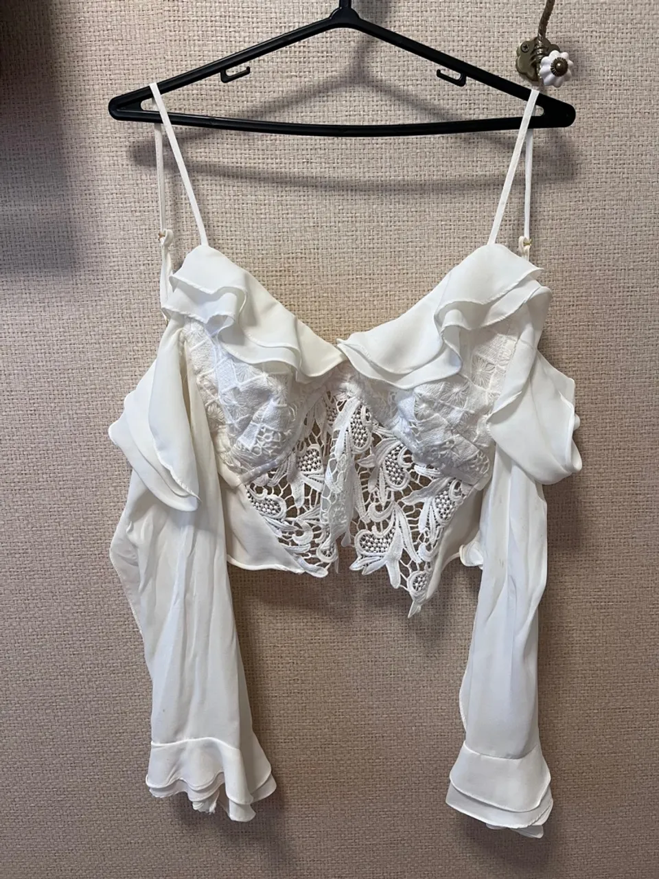 Blusa Off White com Renda e Babados - Romântica e Delicada! Tam P