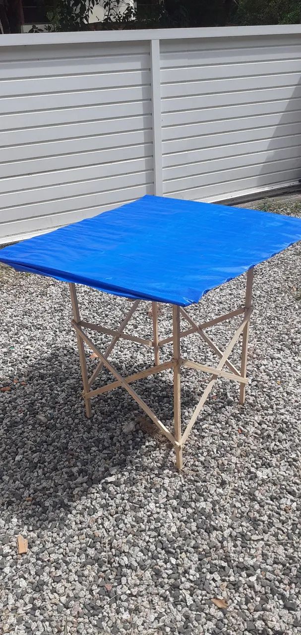 Mesa Dobrável de Madeira com Tampo Azul - Foto 2