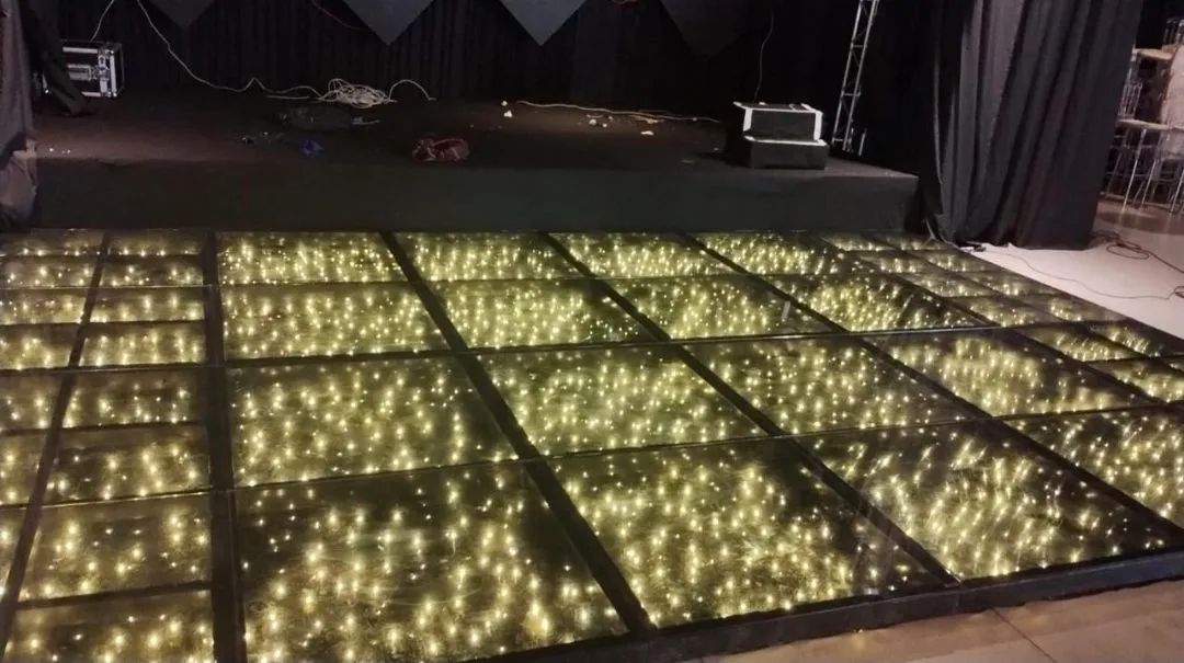Tablado de vidro festas Locação tenda 