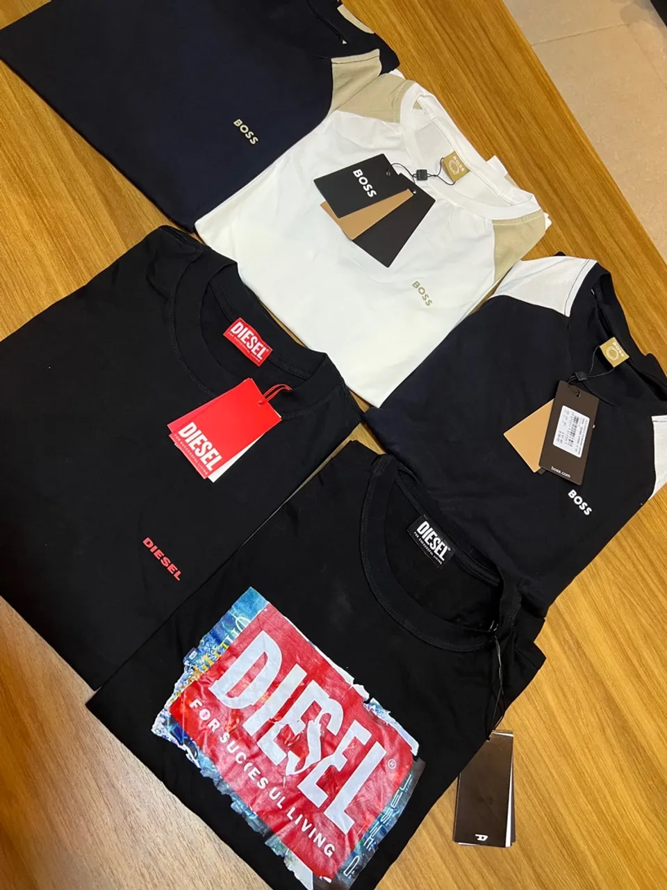 Camisas e camisetas BOSS e Diesel