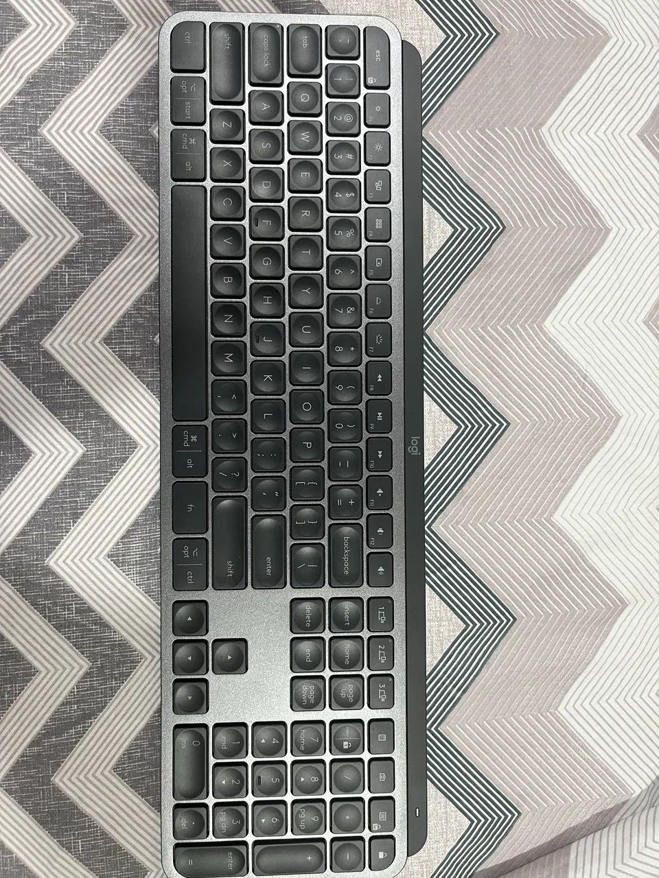 Teclado Sem fio Logitech Signature Slim K950 Grafite - Foto 5