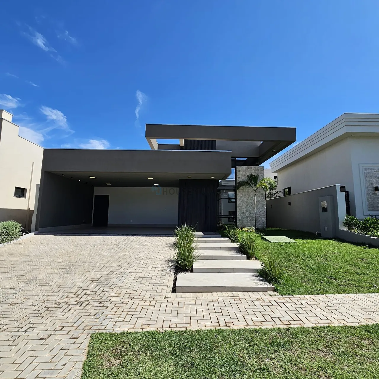 Vendo Casa Térrea com 3 quartos - Florais do Valle